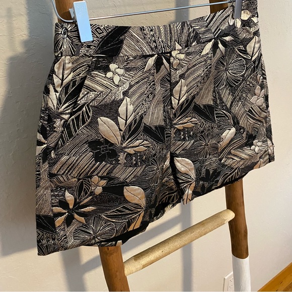 Leith floral Metallic Shorts - Picture 3 of 6